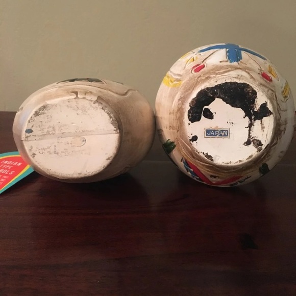 Two Native Souvenir Vases - Picture 5 of 8